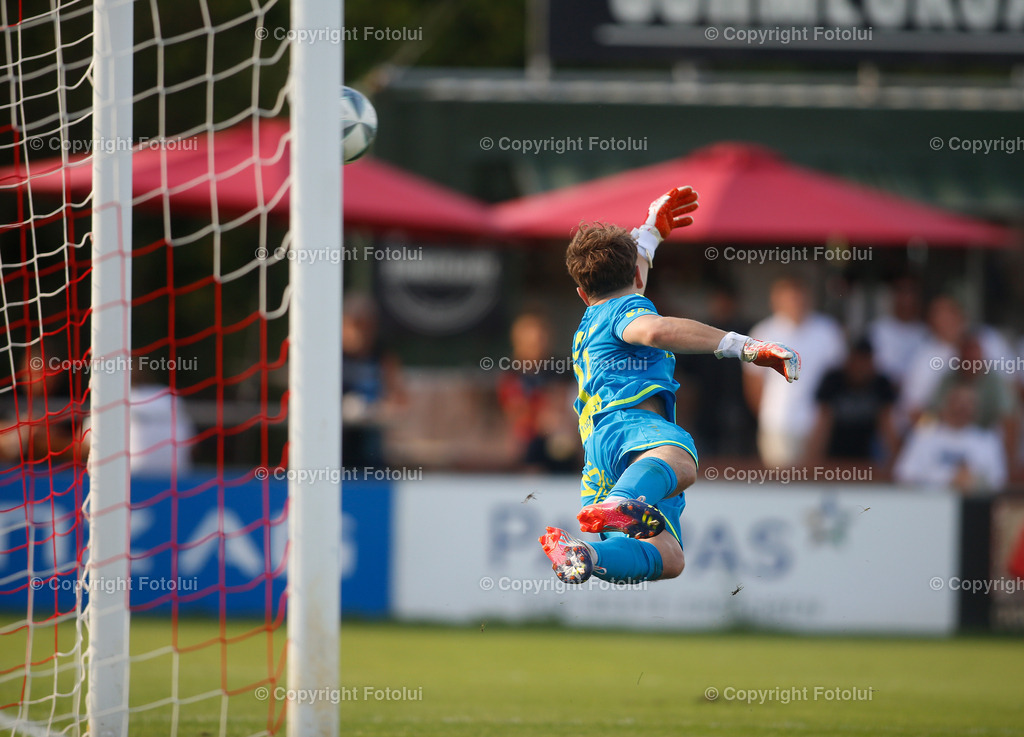 A_LUI_170824_28 | SPORT FUSSBALL LL-OST ASKOE OEDT 1B-ADMIRA LINZ 17.08.2024  IM BILD:  RENE EIBL (ADMIRA LINZ) KANN DEN BALL HINTERHER BLICKEN FOTO:  FOTOLUI