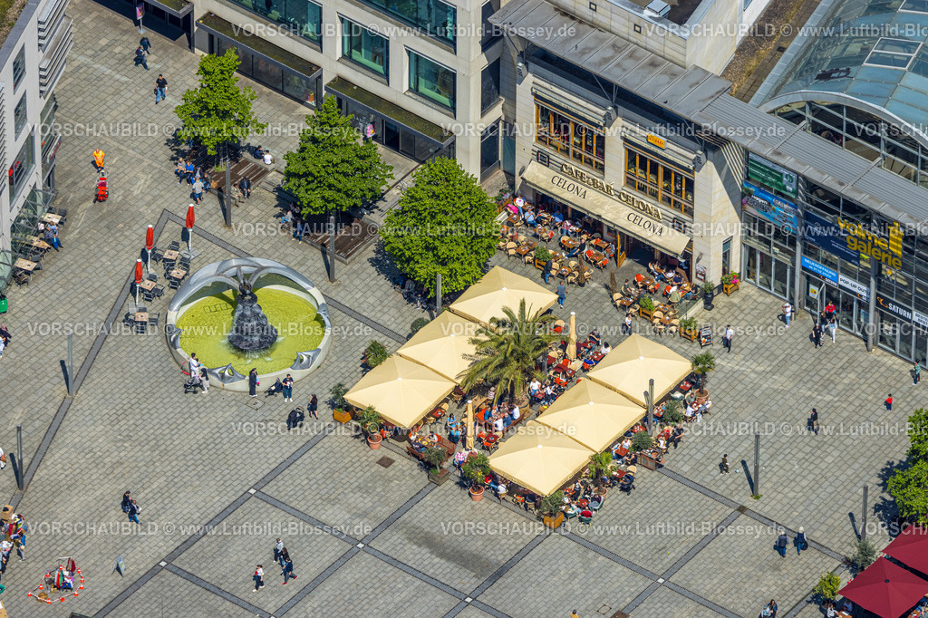 Hagen230502331 | Luftbild, Cafe Bar Celona, Außengastronomie mit Sonnenschirmen am MatarÃƒÆ’Ã†â€™Ãƒâ€šÃ‚Â©-Brunnen, Friedrich-Ebert-Platz, Mittelstadt, Hagen, Sauerland, Nordrhein-Westfalen, Deutschland