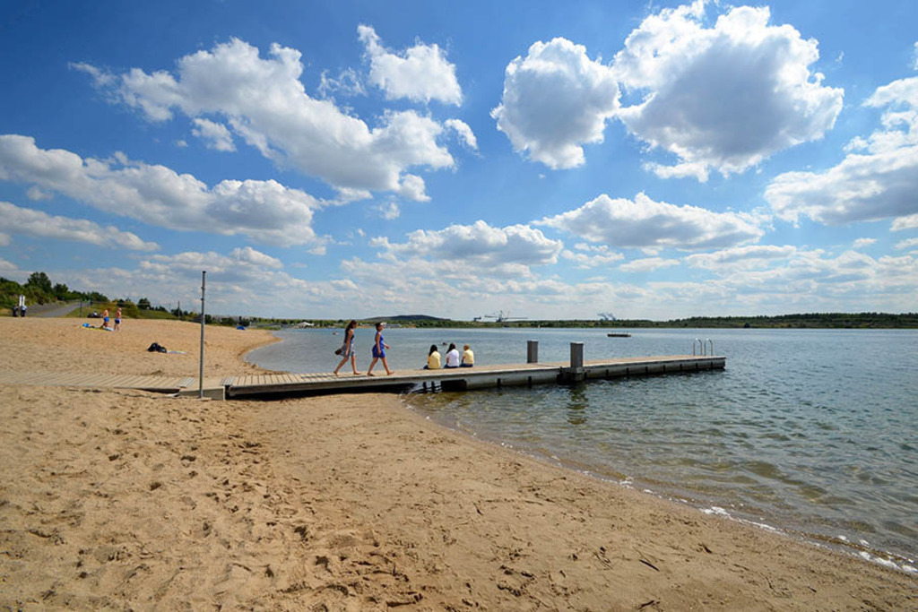 Markkleeberger See - Auenhainer Strand | Entdecke über 20 Kategorien Leipzig-Motive: Foto-Downloads, hochwertige Poster, Leinwand- & Fine-Art-Prints. Jetzt Lieblingsfoto im Bildlexikon Leipzig Shop bestellen!