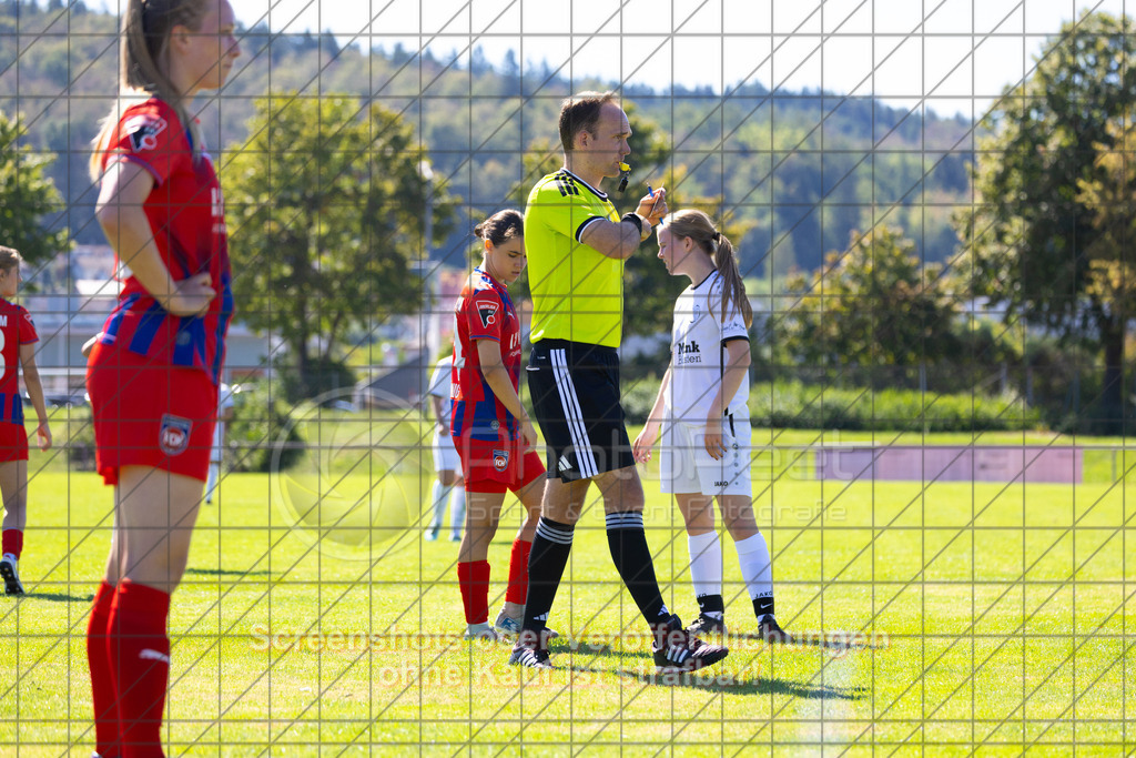 20260906_122450_0252_(c)_by_PhotoPeet | #,1.FC Donzdorf (weiß) vs. 1.FC Heidenheim 1846 (rot), Fußball, Frauen-Verbandspokal Gruppe 2, 2. Runde, Saison 2026/2027, Rasenplatz Lautertal Stadion, Süßener Straße 16, 73072 Donzdorf, 06.09.2026 - 11:00 Uhr,Foto: PhotoPeet / Sport- &amp; Eventfotografie / Peter Harich