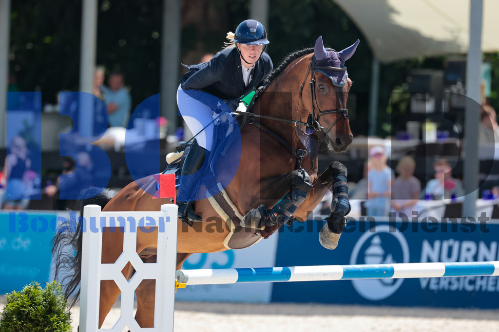 Longines Balve Optimum - Springen Samstag {date} -  | {headline}(Foto: Sebastian Sendlak / BOND) - Realisiert mit Pictrs.com