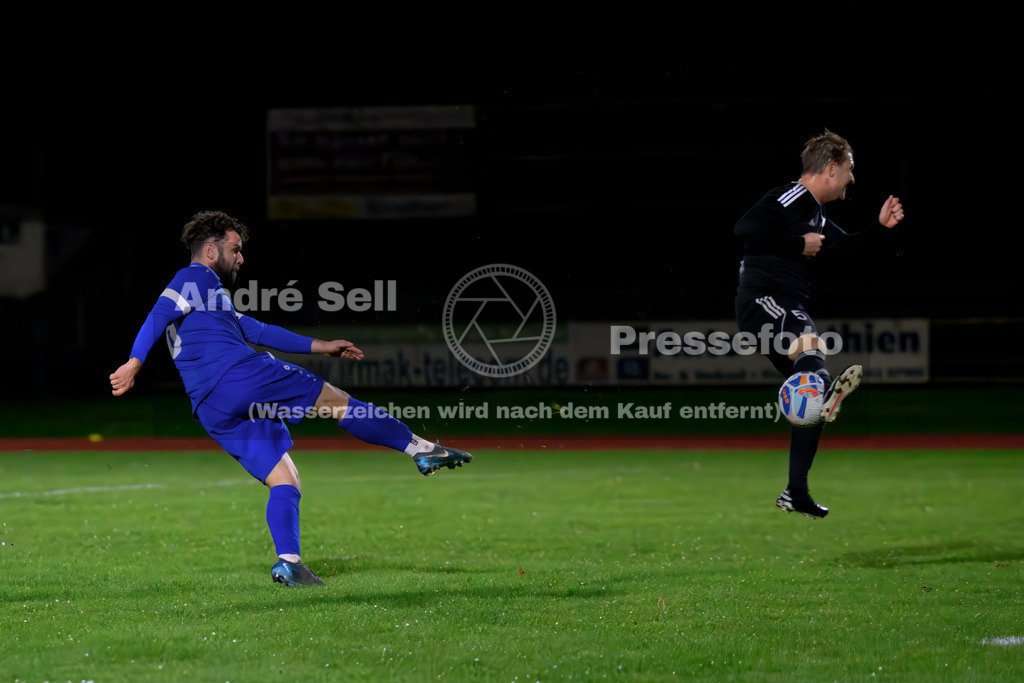 Preetzer TSV vs MTV Dänischenhagen | Jendrik Müller (Preetz #6) vs Malte Ceynowa (Dänischenhagen #5) / Fußball-Verbandsliga Ost Männer 2026/2027 / Preetzer TSV vs MTV Dänischenhagen / Jahnplatz / Preetz / 16.10.26 - Realisiert mit Pictrs.com