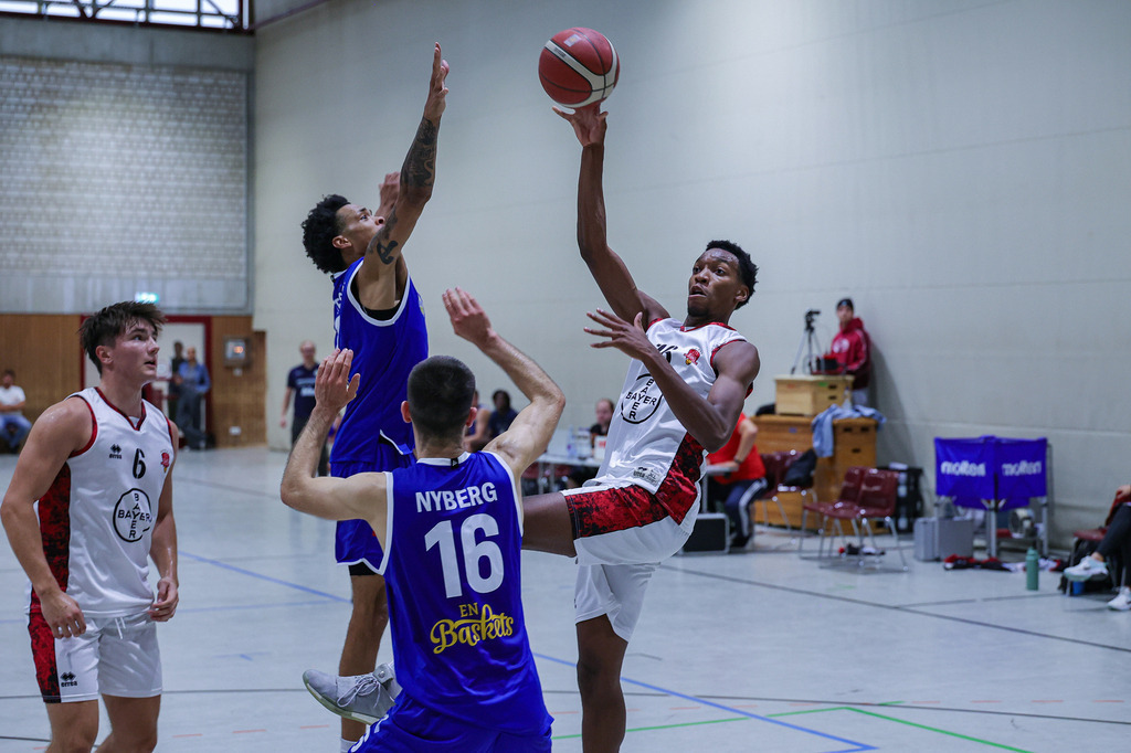 Regio Test BAYER GIANTS vs EN Baskets Schwelm-39 | Fotos von Basketballspielen aus dem Raum NRW fotografiert von Gero Mueller-Laschet und Daniel Schaefer - Realisiert mit Pictrs.com