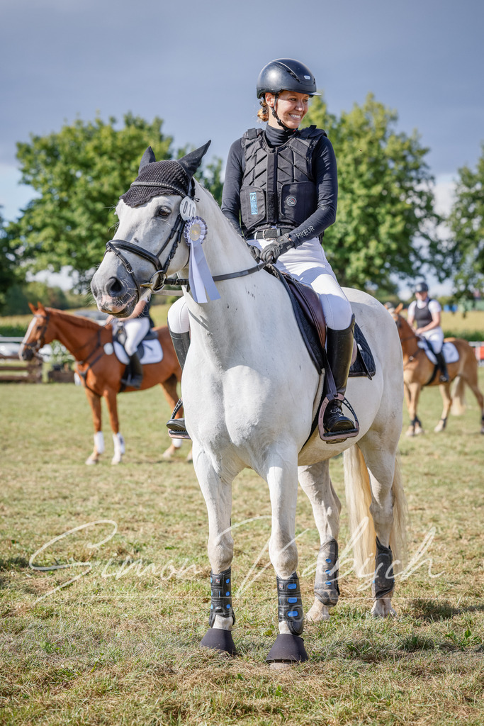 20250905-_3LI1318 | Tierfotografie Pferde, Hunde, Katzen, Haustiere.
Turnierfotografie Reitturniere, Reiten, Springreiten, Dressur in Hanau, dem Main-Kinzig-Kreis und dem Rhein-Main- Gebiet um Frankfurt