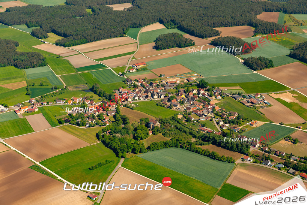 Das Luftbild zeigt : Dürrenmungenau Abenberg - Die Luftaufnahme wurde 2024 vom UL-Flugzeug aus erstellt ( keine Drohne ) - Hochauflösende Luftaufnahme - Für grossformatige Ausdrucke geeignet. Die Geschenkidee !Mit Lizenz und Bildrechte bestellbar
