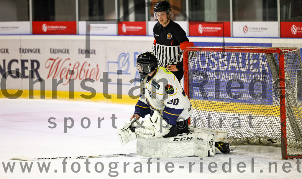 2022-11-26_092_TSV_Erding_gegen_ESC_Geretsried | Erding, Deutschland, 26.11.2022:
Eishockey, Bayernliga U20 2022 / 2023, xx. Spieltag, TSV Erding gegen ESC Geretsried, Endergebnis: 5:3

Torwart Jan Philipp Marco (ESC Geretsried, #30)

Foto: Christian Riedel / fotografie-riedel.net