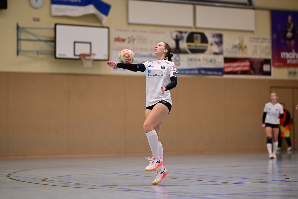 Faustball I Frauen I Saison 2025-2026 I Bundesliga Nord I 7c. Spieltag I MTV Wangersen - Ohligser TV | Der Sportfotograf. - Realisiert mit Pictrs.com