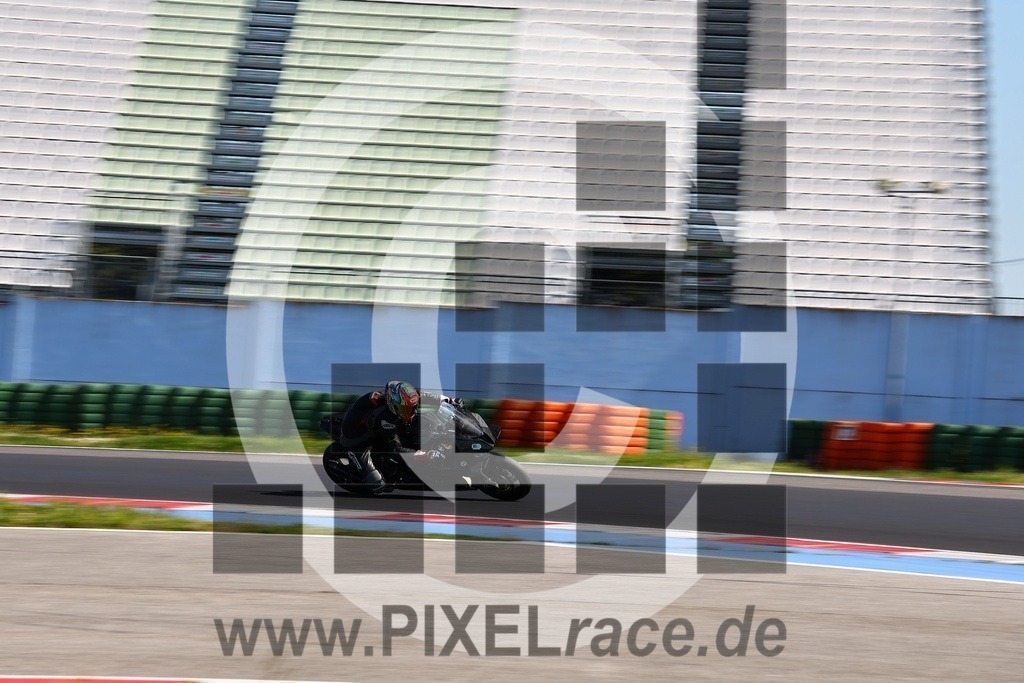 0855-20260404_08262 | Schöne Erinnerungen an spannende Momente - das festzuhalten ist unser Job. PIXELrace.de ist seit 2003 auf den Rennstrecken Europas unterwegs um die Action draußen beim Fahren und die wunderbare Stimmung imm Fahrerlager für euch einzufangen.