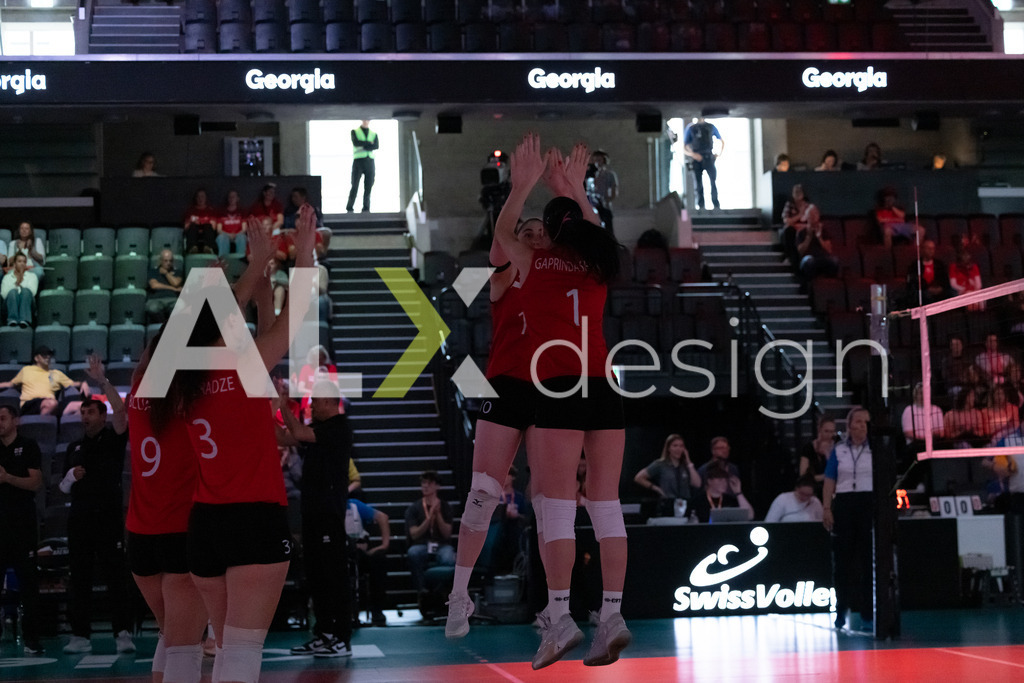 Georgia v Switzerland - CEV European League Women | KRIENS, SWITZERLAND - JUNE 12: MARIAM GAPRINDASHVILI of Georgia, KETEVAN BLUASHVILI of Georgia, ANA TEVDORADZE of Georgia, MAGDA KOBAIDZE of Georgia during the CEV European League match between Georgia and Switzerland at Pilatus Arena on June 12, 2026 in Kriens, Switzerland. - Realisiert mit Pictrs.com