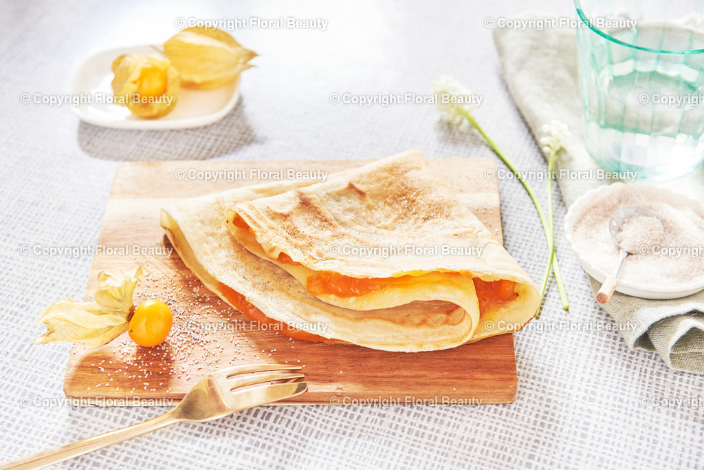 Pfannkuchen mit Aprikosenmarmelade | geschichtete Pfannkuchen mit Mehl, Eiern, Zucker, Himbeeren, Milch - Realisiert mit Pictrs.com