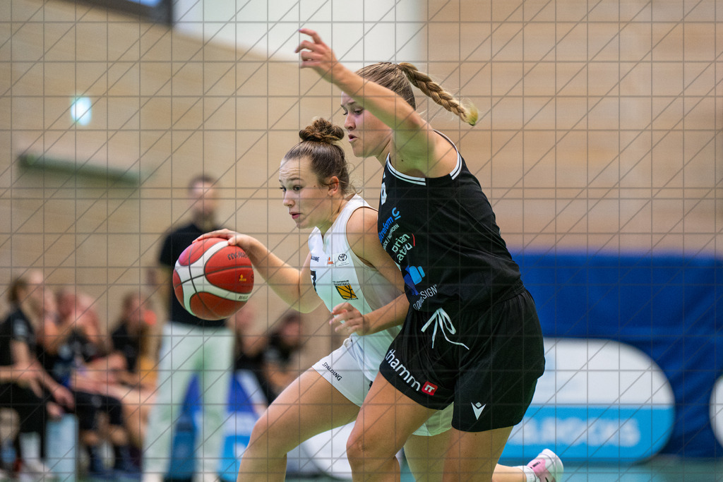 2. DBBL Nord 25/26 | Spieltag 04 | BBC Osnabrück vs. TuS Lichterfelde | 12.10.25: 2. DBBL Nord 25/26 | Spieltag 04 | BBC Osnabrück vs. TuS Lichterfelde / Osnabrück / Deutschland  //   CREDIT:www.bullenfotos.de, Martin König, Hörner Weg 40, D-49078 Osnabrück, +4917663732967 // Nutzung und Weitergabe nur zu den vereinbarten Zwecken. Presseanfragen an Ersteller. Alle Rechte beim Ersteller. Honorierung nach MFM. - Realisiert mit Pictrs.com