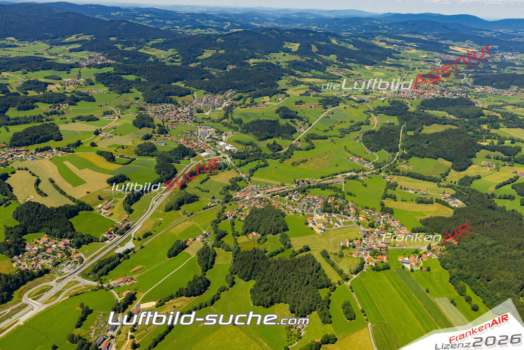 Aktuelles Luftbild von Hochgart Gotteszell - Die Luftaufnahme wurde 2022 mittels UL-Flugzeug erstellt ( keine Drohne ) - hochauflösende Kamera-Systeme von  Canon -Beste Qualität - Für grossformatige Ausdrucke geeignet. Die Geschenkidee !