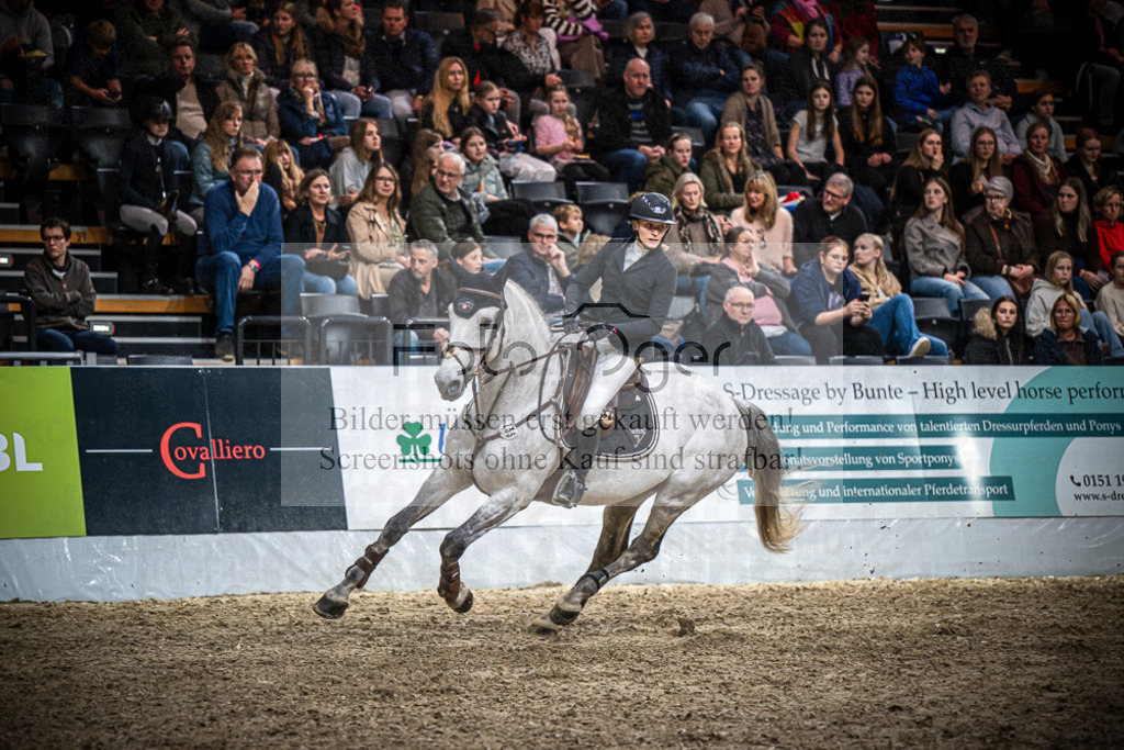 DOS_1029 | Entdecke hochwertige Reitturnierfotos von Foto Oger. Professionell, emotional und authentisch – jetzt Lieblingsmomente im Shop bestellen.Deutschlandweite Turnierfotografie. - Realisiert mit Pictrs.com
