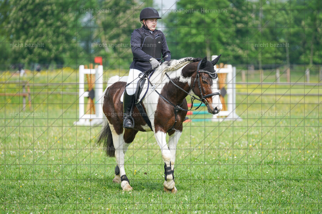 20240509-FAH02208 | Turnierbilder der Turnierfotografen Bayern, Pferdesport Fotografie, Reitsportbilder, Turnier Landberg am Lech, Turnierbilder bayern, Fotoagentur Herrmann