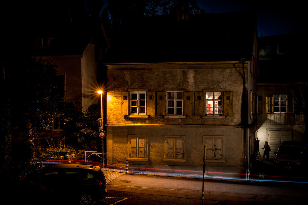 Haus an der Seestrasse, Liestal | Schöne Fotografien aus der Stadt und der Natur zum bestellen oder selber hochladen. Druck auf Foto, Postkarte, Kalender, FineArt Hahnemühle, Alu-Dibond , Akustikbilder zur Absorption von Schall und Lärm etc. - Realisiert mit Pictrs.com