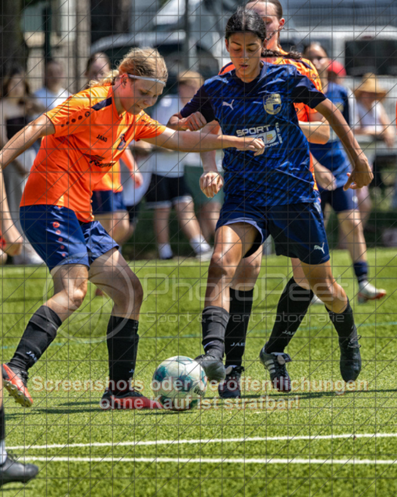 20250622_143938_0412-Bearbeitet | #,ASV Eislingen (blau) vs. Tura Untermünkheim (orange), Fussball, Aufstiegsspiel in B-Juniorinnen-VS Nord Runde 2 - WfV, Saison 2024/2025, Kunstrasensportplatz im Ösch, Staufeneckerstraße, 73054 Eislingen, 22.06.2025 - 14:00 Uhr,Foto: PhotoPeet-Sportfotografie/Peter Harich