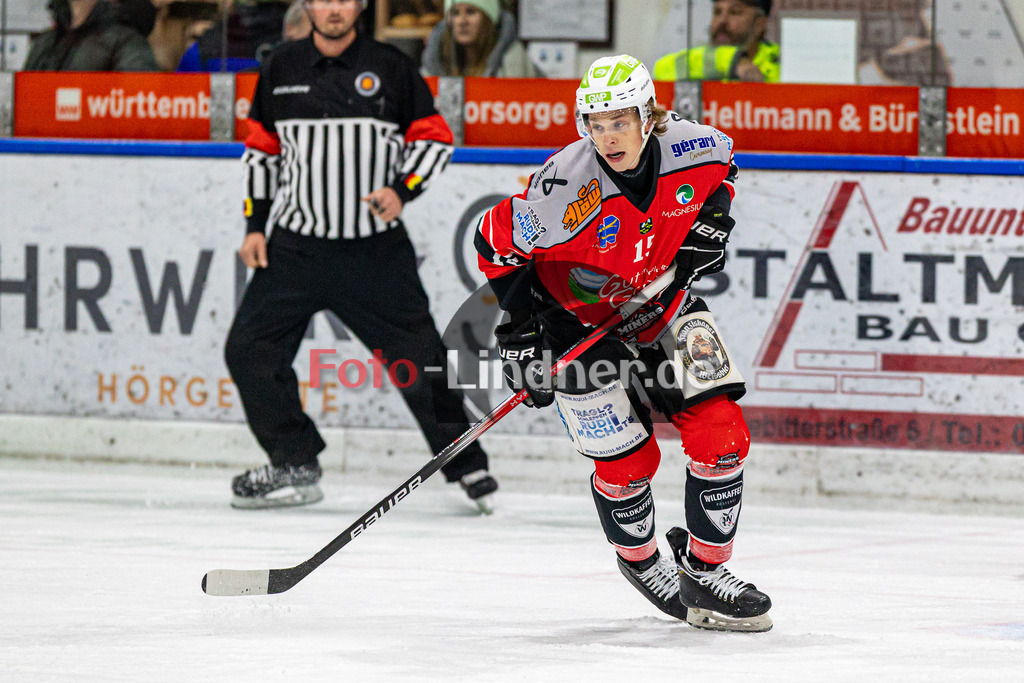 TSV Peißenberg Miners vs TSV Erding Gladiators | Eishockey Bayernliga 2023/2024, TSV Peißenberg Miners vs TSV Erding Gladiators, 20240107,
Ryan MURPHY (Miners 15) in Aktion,
2024-01-07 in Peißenberg (Eisstadion)
15 Ryan MURPHY (Miners 15)
Copyright: WolfgangxLindner foto-lindner.de