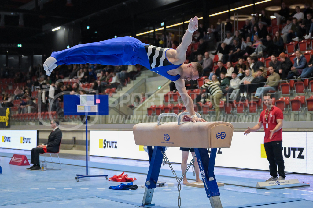 Schweizer Meisterschaften Kunstturnen Mannschaften Männer (A) - 22. November 2025 | Schweizer Meisterschaften Kunstturnen Mannschaften Männer (A)AXA Arena, WinterthurBild: Sportfotografie Markus Aeschimann | www.markus-aeschimann.ch - Realisiert mit Pictrs.com