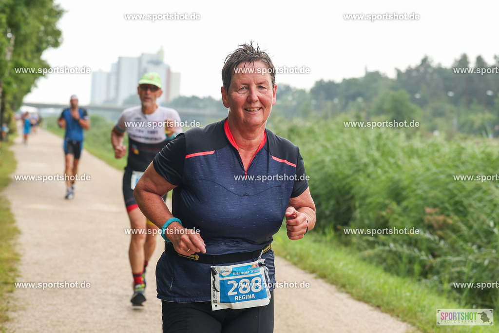 LUR_1751 | 34. M-net Erlanger Triathlon 2025 #erlangertriathlon  #mnettriathlon2025 #mnettriathlon #team #olympischedistanz #mitteldistanz #triathlon #maindonaukanal  #erlangertriathlon2025 #yourpictrs #tv1848 #tv1848erlangen  #triathlonbayern #sportinerlangen #demsportverbunden #sportshot_your_pictrs Copyright: www.sportshot.de