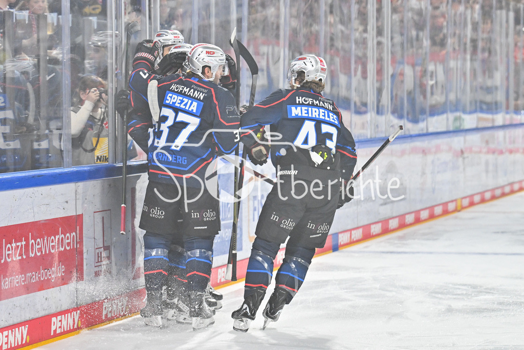 Nürnberg Ice Tigers - Augsburger Panther | Jubel der Hausherren nach dem Treffer zum 1-0 durch Charlie GERARD (Nürnberg Ice Tigers 95) / Tor / Torschuetze / Freude / Happy / DEL: Nürnberg Ice Tigers - Augsburger Panther; PSD Bank Nürnberg ARENA am 12.09.2025