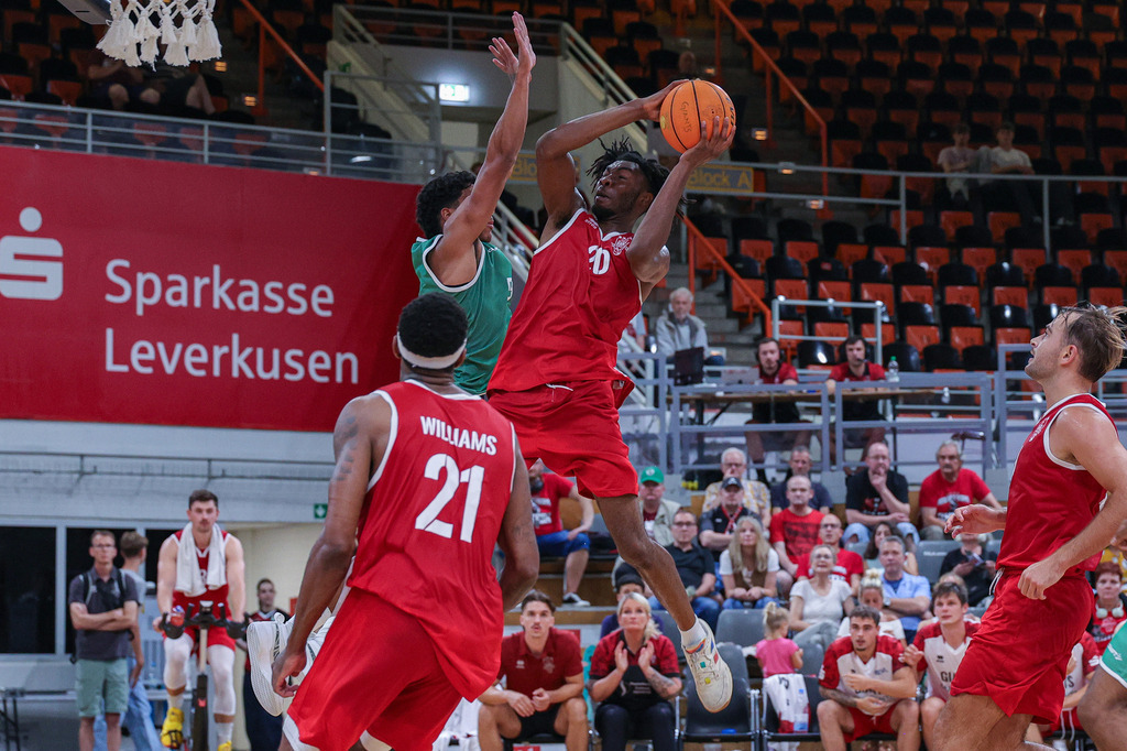 BAYER GIANTS vs VET-CONCEPT Gladiators Trier Test-88 | Fotos von Basketballspielen aus dem Raum NRW fotografiert von Gero Mueller-Laschet und Daniel Schaefer - Realisiert mit Pictrs.com