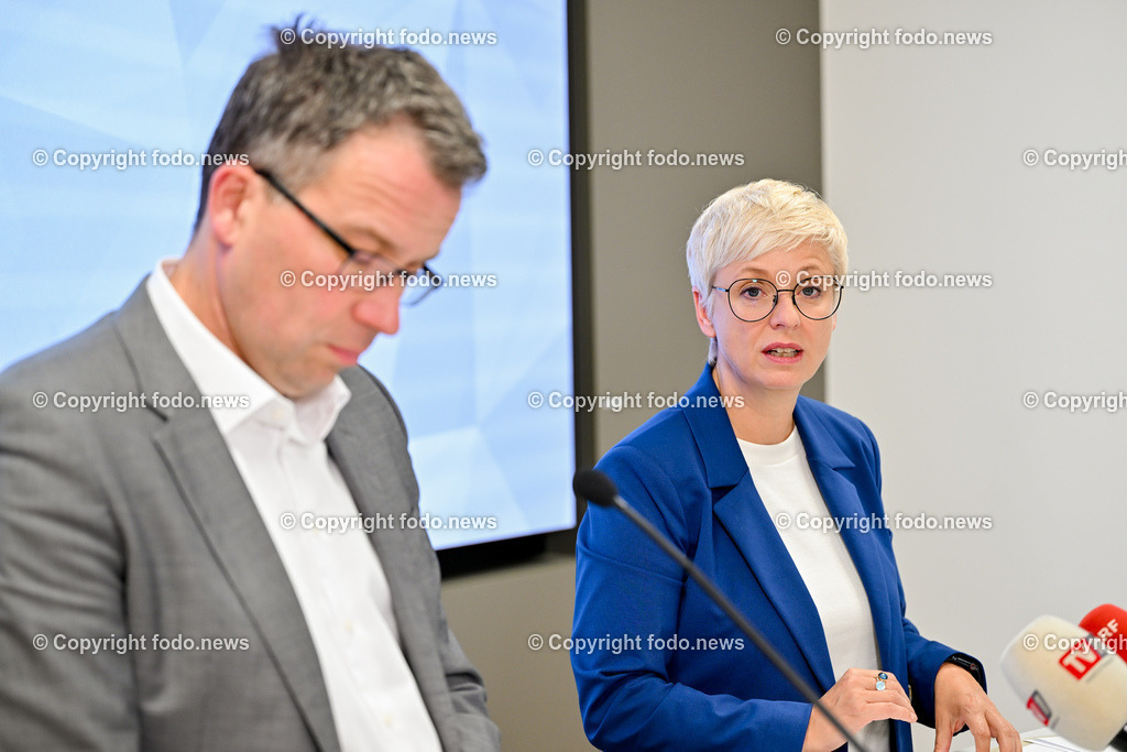 Pressekonferenz WKO Oberoesterreich_ Ooe._ Now4Tomorrow_ 03.07.2024-18 | 03.07.2024, Linz, AUT, Pressekonferenz WKO Oberoesterreich, Ooe., Now4Tomorrow - Wir muessen die Zukunft jetzt gestalten, im Bild Johannes Kopf, Vorstandsvorsitzender AMS Oesterreich), Doris Hummer (Praesidentin der Wirtschaftskammer Ooe)