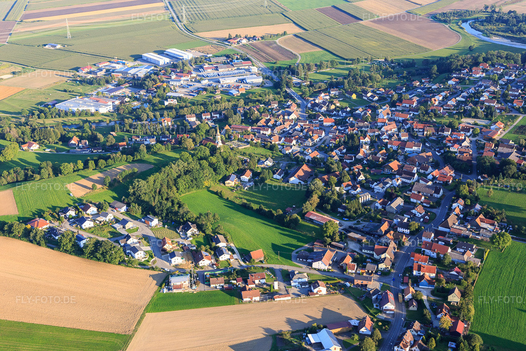 Luftbild: Ortsansicht von Nordwesten im Ortsteil Binzwangen in Ertingen im Bundesland Baden-Württemberg in Deutschland. Foto: IMG_129208.jpg vom 04.09.2021 durch Werner Riehm/FLY-FOTO.de