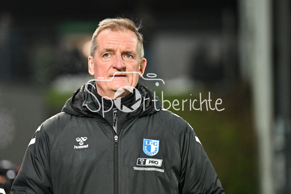 SpVgg Greuther Fürth - 1. FC Magdeburg | FUERTH, GERMANY - 06. FEBRUARY: im Bild Petrik SANDER Trainer 1. FC Magdeburg / Einzelfoto / Freisteller vor dem Match zwischen der SpVgg Greuther Fürth und dem 1. FC Magdeburg am 21. Spieltag der 2. Bundesliga im Sportpark Ronhof Thomas Sommer