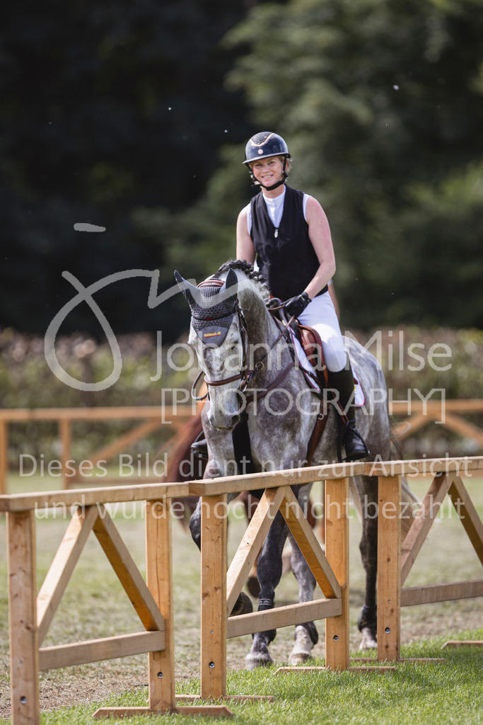 240719_LC_SprPf-A2-200 | Deine schönsten Turniermomente als professionelle Fotos! Entdecke hochwertige Pferdesport-Fotografie im Online-Shop. Jetzt Fotos finden & bestellen!