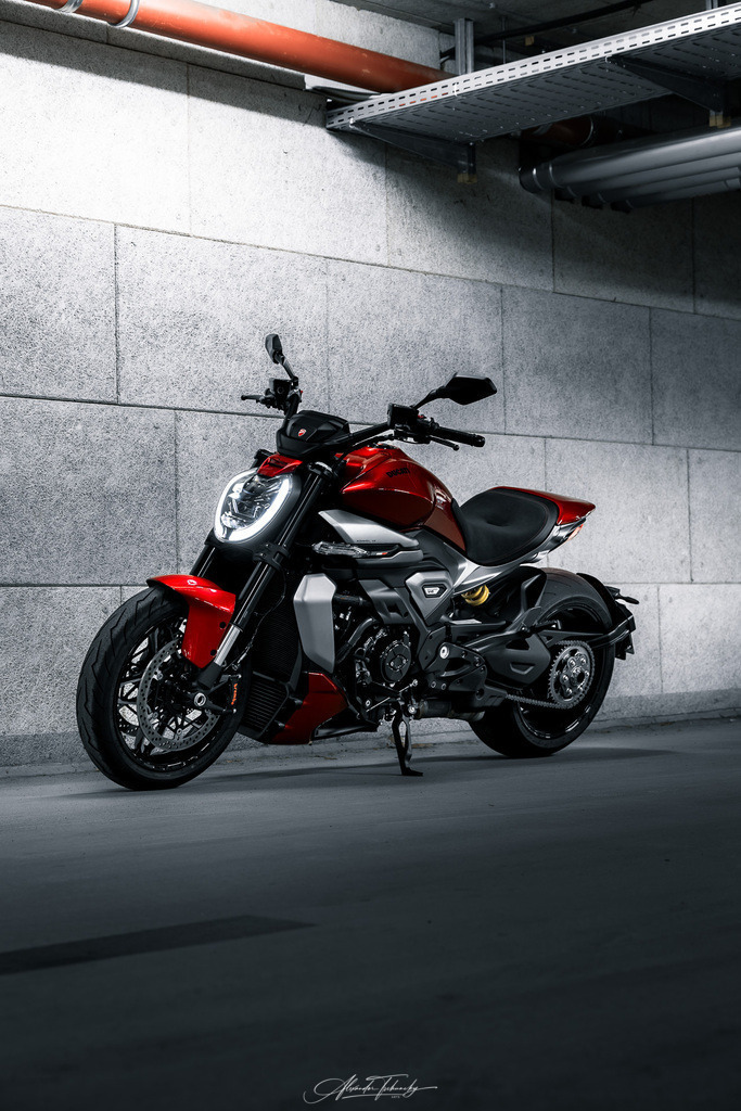 Ducati xDivael V4 | Entdecken Sie die faszinierende Welt von Alexander Tschuncky Arts: Kreative Fotografie, atemberaubende Automobilkunst und hochwertiger Bilderdruck. Lassen Sie sich inspirieren! - Realisiert mit Pictrs.com