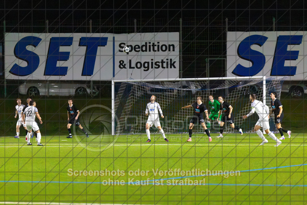20261008_193008_0054_(c)_by_PhotoPeet | #,TSV Eschenbach (weiß) vs. SV Ebersbach (schwarz), Fußball, Bezirkspokal der Herren, Saison 2026/2027, Kunstrasenplatz, Schlater Straße, 73107 Eschenbach, 08.10.2026 - 19:30 Uhr,Foto: PhotoPeet / Sport- &amp; Eventfotografie / Peter Harich