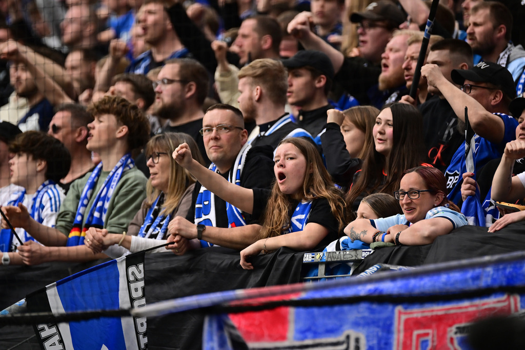 Fußball I Frauen I Saison 2024-2025 I DFB-Pokal I Halbfinale I Hamburger SV - SV Werder Bremen | Der Sportfotograf. - Realisiert mit Pictrs.com