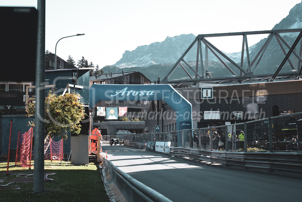 21. Arosa ClassicCar 2025 - 6. =September= 2025 | Das Motorrad-Feld am Arosa ClassicCar 2025..@arosaclassiccar, @arosa.official, #arosaclassiccar, #arosa, #76curves, #classiccarBild: Sportfotografie Markus Aeschimann | www.markus-aeschimann.ch - Realisiert mit Pictrs.com