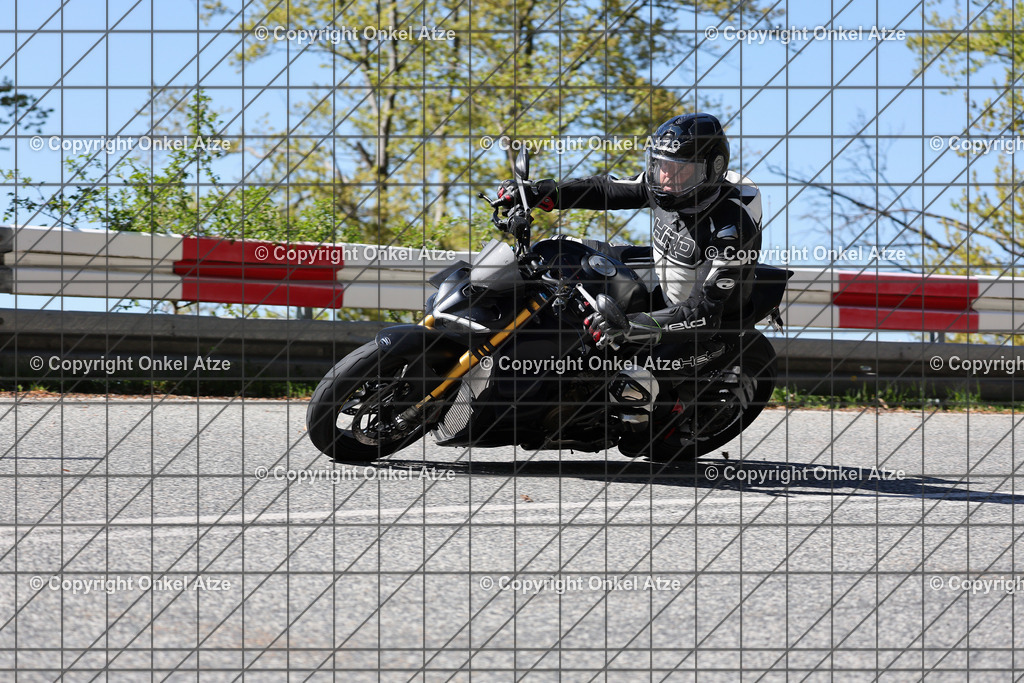 IMG_7618 | Fotograf am Kyffhäuser. Onkel Atze. Kyffhäuser Rennstrecke. Café36. Motorsportfotografie. - Realisiert mit Pictrs.com