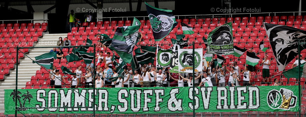 A_LUI_130822_0009 | SPORT,FUSSBALL,ADMIRAL BUNDESLIGA AUSTRIA KLAGENFURT-SV GUNTAMATIC RIED 14.08.2022 IM BILD: DIE FANS VON SV GUNTAMATIC RIED FOTO: FOTOLUI/MARIO WIMMER