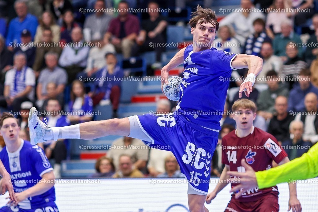 Gum25042501060 | 25.04.2025, Handball, HBL, VfL Gummersbach - 1. VfL Potsdam, Schwalbe-Arena: Miro Schluroff (GUM #15) wirft den Ball auf das Tor 