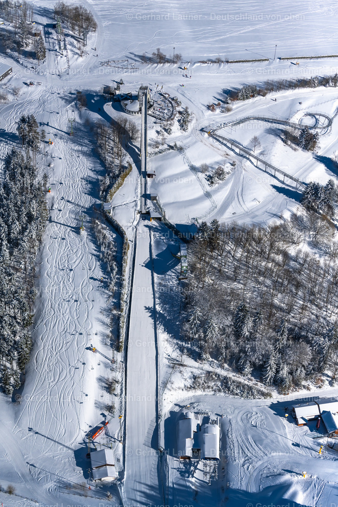 4043609 | WINTERBERG 13.02.2021 Winterlich schneebedeckte " Sankt Georg Sprungschanze " am Rothaarsteig in Winterberg im Sauerland im Bundesland Nordrhein-Westfalen. Weiterführende Informationen bei: Winterberg Touristik und Wirtschaft GmbH. // Wintry snowy the " Sankt Georg ski-jumping " hill in Winterberg at Sauerland in the state North Rhine-Westphalia. Further information at: Winterberg Touristik und Wirtschaft GmbH. Foto: Gerhard Launer