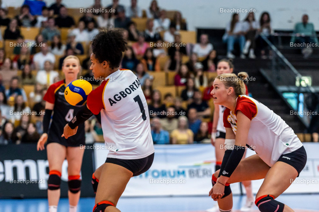 2023-00070964-Freundschaftsspiel-Deutschland-Ukraine | Annahme Vanessa AGBORTABI GER 20.05.2023; Berlin Foto: Gerold Rebsch - www.beachpics.de
