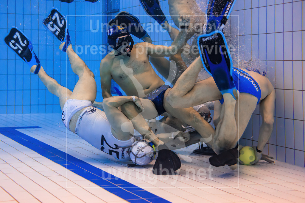 Underwater rugby action press picture | Bamberg, Germany - March 04 2023: Underwater rugby training camp of the Tauchclub Bamberg together with the Austrian national team. - Realisiert mit Pictrs.com