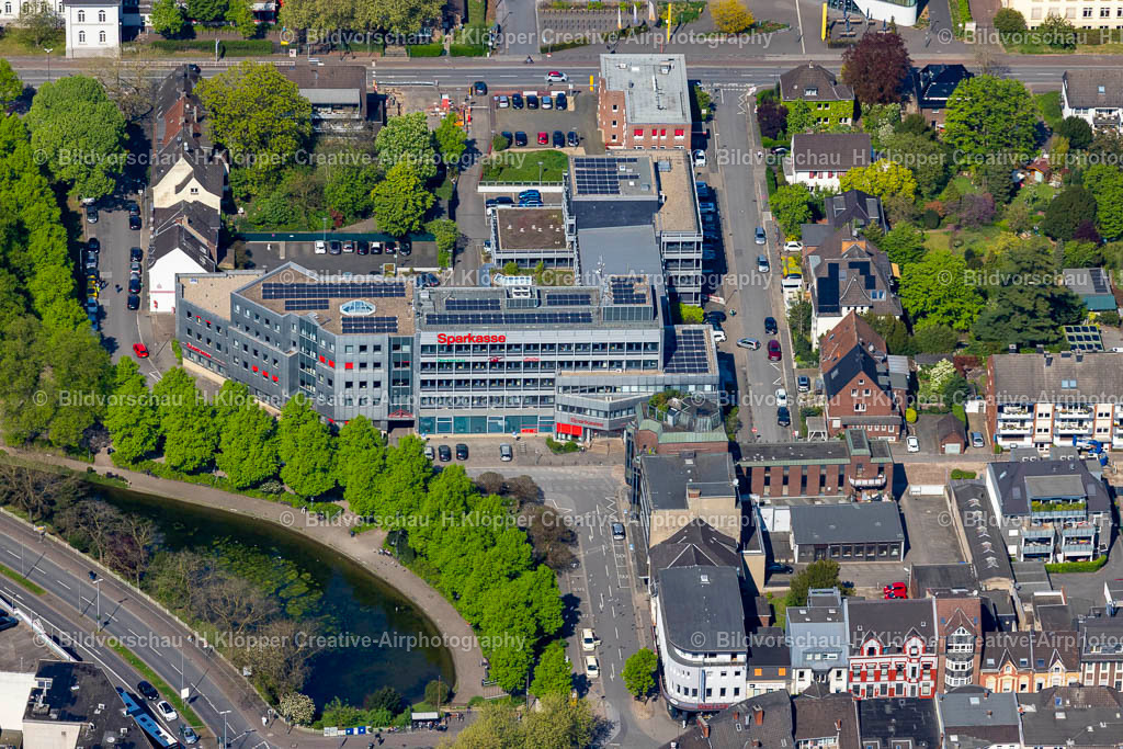 Luftbilder Moers-0547 | Luftaufnahme Verwaltungsgebäude des Finanzdienstleistungs- Unternehmens "Sparkasse am Niederrhein - Hauptgeschäftsstelle" am Ostring - Julius-Genner-Straße Schroeder-Straße in Moers - Realisiert mit Pictrs.com