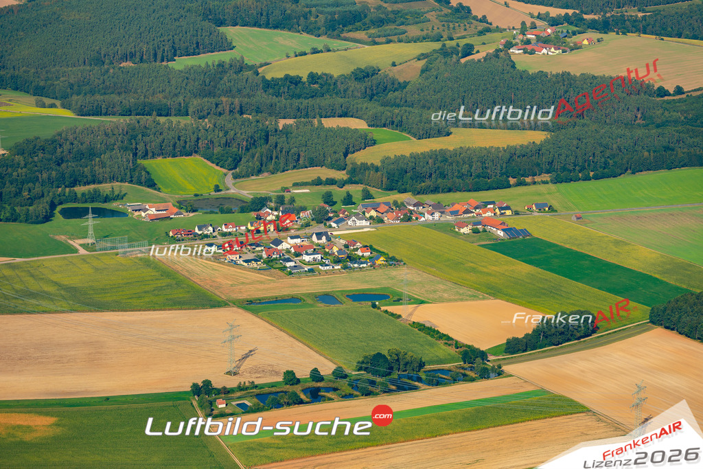 Das Luftbild zeigt : Inzendorf Schmidgaden - Die Luftaufnahme wurde 2024 vom UL-Flugzeug aus erstellt ( keine Drohne ) - Hochauflösende Luftaufnahme - Für grossformatige Ausdrucke geeignet. Die Geschenkidee !Mit Lizenz und Bildrechte bestellbar