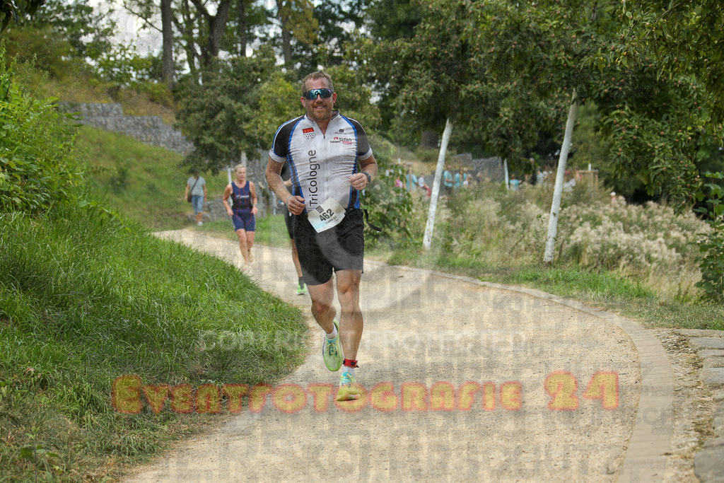 250824_1347_EX1_3678 | Sportfotografie im Rhein-Sieg Kreis, Köln, Bonn, NRW, Rheinland Pfalz, Hessen, etc. Unser Tätigkeitsfeld umfasst den Laufsport vom Volkslauf über den Marathon, Duathlon, Triathon bis zum Ultralauf wie Kölnpfad Ultra oder Schindertrail.