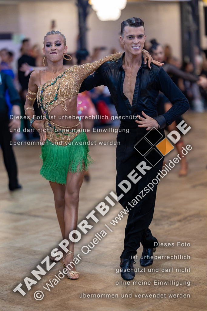 20230812-00265 | Hier finden Sie Tanz Bilder vom Latein und Standard Formationen tanzen. Sportbilder vom Tanzsport. Schöne Fotos und von Weltmeisterschaft, Europameisterschaft, Bundesliga, Regionalliga, Oberliga und Landesliga sowie von GOC Stuttgart, DanceComp, WM Bremen
