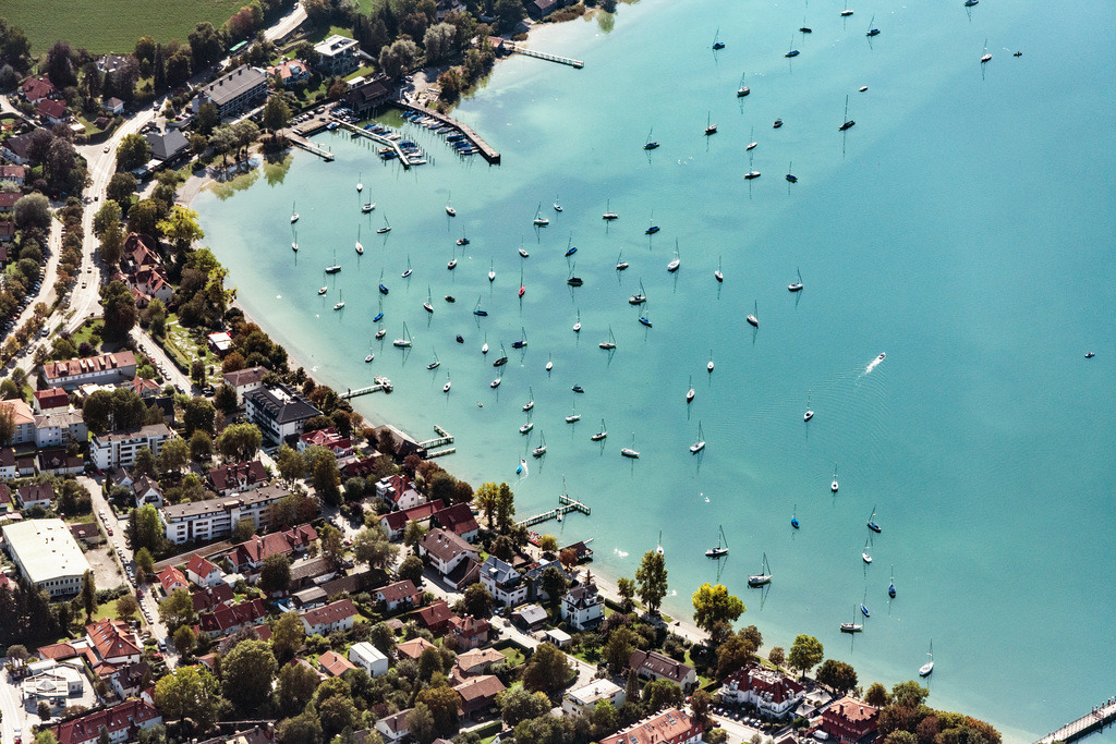 dr__0010215.jpg | HERRSCHING AM AMMERSEE 18.09.2018 Uferbereiche am Seegebiet des Ammersee in Herrsching am Ammersee im Bundesland Bayern, Deutschland. // Riparian areas on the lake area of Ammersee in Herrsching am Ammersee in the state Bavaria, Germany. Foto: Daniel Reiter