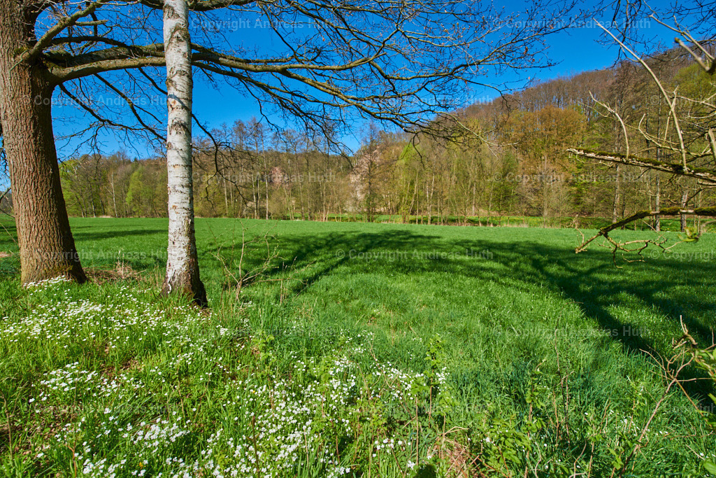 Blick über das Triebischtal bei Neutanneberg zum Weißen Porphyrbruch 01 | Bedeutsame Landschaften Deutschlands - Realisiert mit Pictrs.com