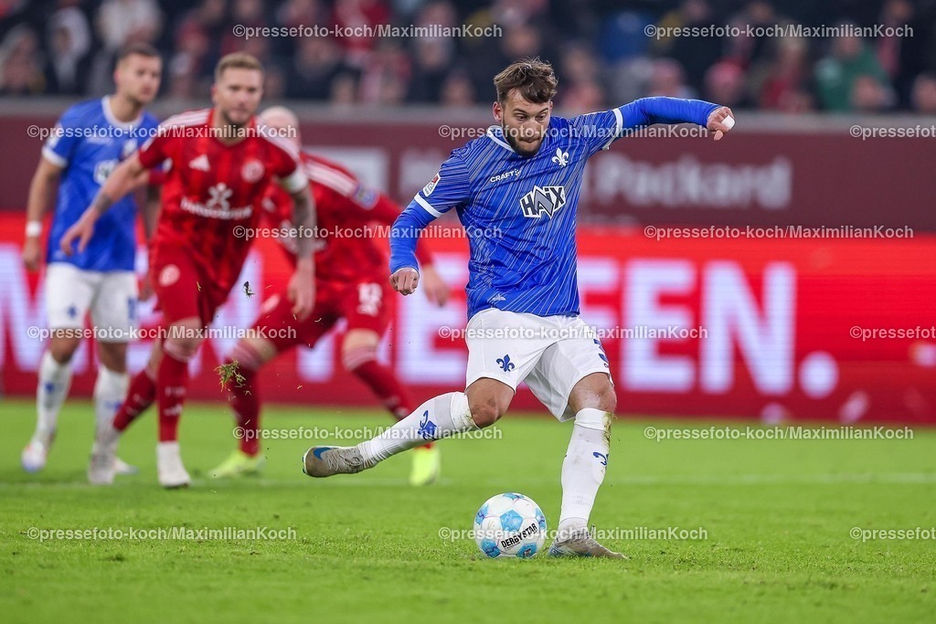 Due17012501069 | 17.01.2025, Fußball, Fortuna Düsseldorf - SV Darmstadt 98, 2.. Fußball Bundesliga, 18. Spieltag, Merkur Spiel-Arena, Saison 2024 2025: Killian Corredor (SV Darmstadt #34) verwandelt den Elfmeter zum 1:2 Treffer. Torschuss Tor Torschütze SchussDFB regulations prohibit any use of photographs as image sequences and or quasi-video.