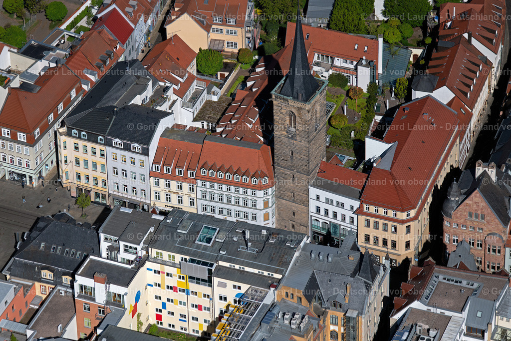 4026410 | ERFURT 07.05.2020 Turm- Bauwerk Bartholomäusturm am Anger Rest der ehemaligen, historischen Stadtmauer im Ortsteil Altstadt in Erfurt im Bundesland Thüringen, Deutschland. // Tower building Bartholomaeusturm on Anger the rest of the former historic city walls in the district Altstadt in Erfurt in the state Thuringia, Germany. Foto: Gerhard Launer