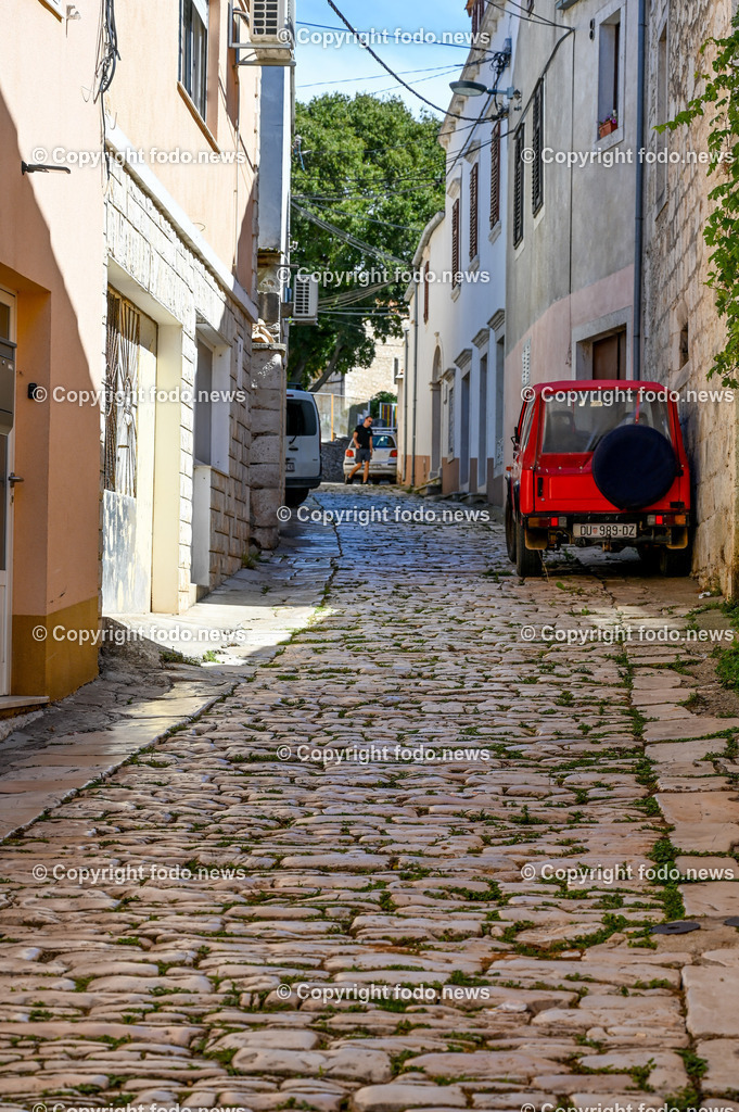 Kroatien_ Korcula_ Insel in Sueddalmatien_ Vela Luka_ 10.09.2024-77 | 10.09.2024, Kroatien, HRV, Korcula, Insel in Sueddalmatien, Vela Luka im Bild Hafen, Hafenansichten, Boot, Boote, Schiff, Schiffe, Gebauede, Adria, Meer, StadtansichtenVela Luka, woertlich Großer Hafen ist ein kroatischer Hafenort auf der Insel Korčula in der oestlichen Adria. Quelle: Wikipedia