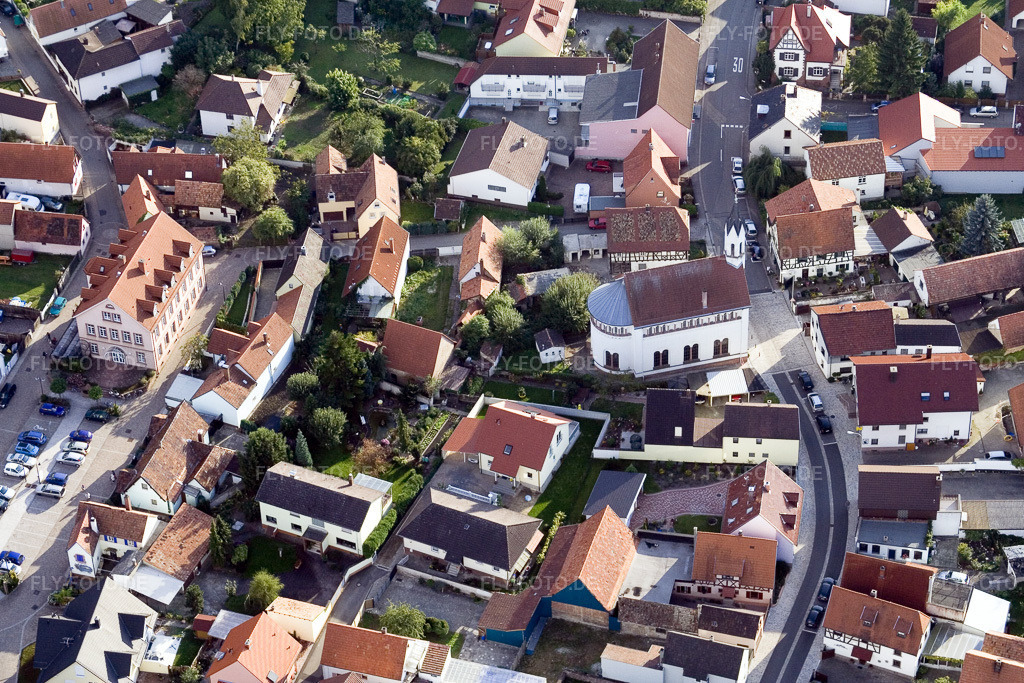 Luftbild: protestantische Kirche im Ortsteil Maximiliansau in Wörth im Bundesland Rheinland-Pfalz in Deutschland. Foto: IMG_7888.jpg vom 12.09.2007 durch Werner Riehm/FLY-FOTO.de