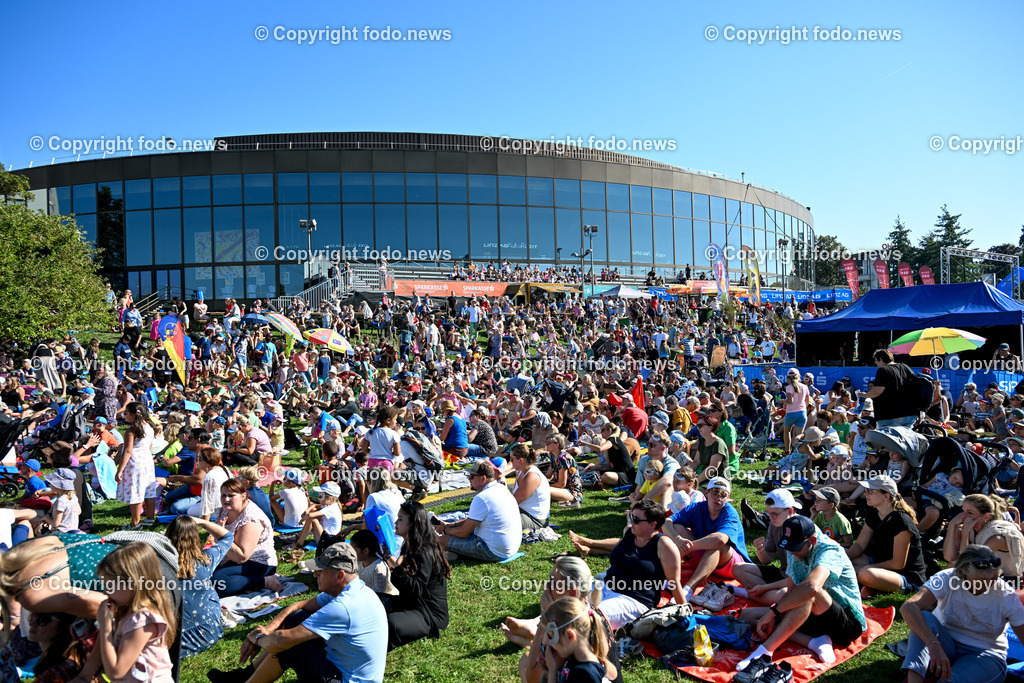 Kinderklangwolke Linz 2023_ 10.09.2023-18 | 10.09.2023, Donaulaende Linz, AUT, Kinderklangwolke 2023, im Bild Kinderklangwolke, Buehne, Zuschauer
